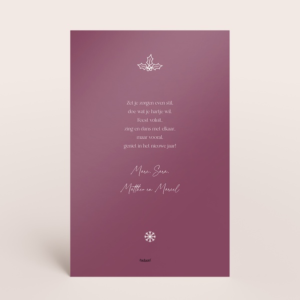 Kerstkaart warm wishes met grappige AI-illustratie van familie in kopje TA1188-2600093-15-1