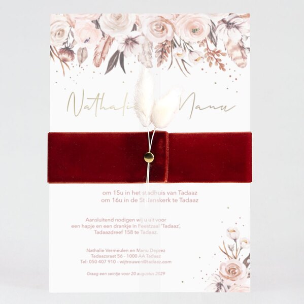 stijlvolle trouwkaart met kalk omslag en rode velvet band TA0110-2100038-15 1