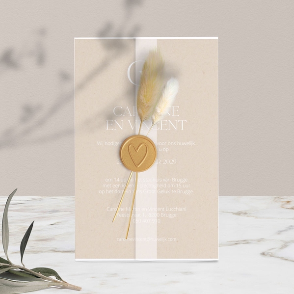 luxe trouwkaart met gouden lakzegel en wikkel van kalkpapier TA0110-2300007-15 1