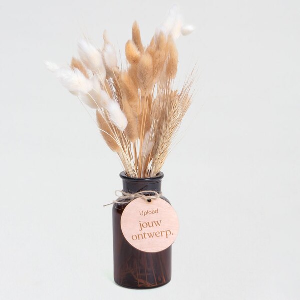 bruin vaasje met droogbloemen naturel wit en houten label TA03921-2300005-15 1