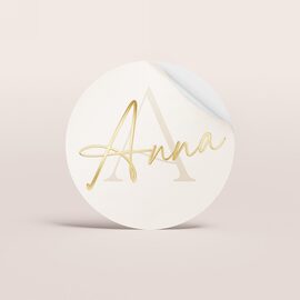 ronde naamsticker met naam in goudfolie en initiaal TA05905-2600068-15 1