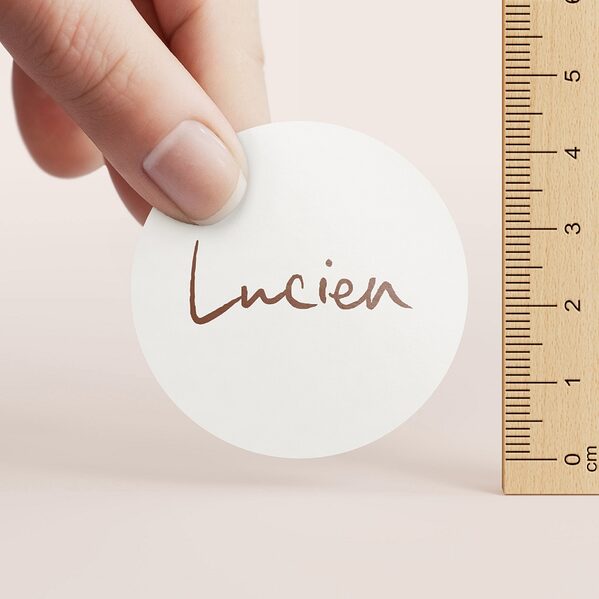 ronde sticker geboorte wit met naam in bruin TA05905-2600070-15 2