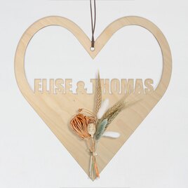 houten hart met namen en droogbloemen TA14810-2300002-15 1