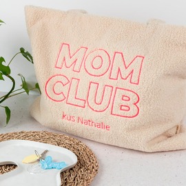 beige teddy shopper met geborduurde tekst mom club TA14851-2600001-15 1